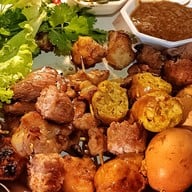 เมนูของร้าน หมูปลาร้า หมูต่ำ ราชดำเนิน (เจ้าต้นตำรับ)