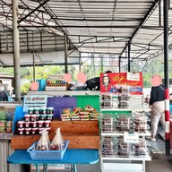 นายอ้วน ก๋วยเตี๋ยวเนื้อ/หมู