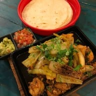 La Monita Taqueria (ลาโมนิต้า) มหาทุนพลาซ่า