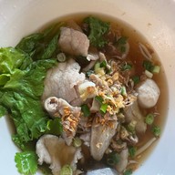 เมนูของร้าน ก๋วยเตี๋ยวลิ้นวัว คุณเปิ้ล หลังวัดใหญ่ เจ้าเก่า เจ้าเดิม เจ้าแรก - แยก X-Ray -