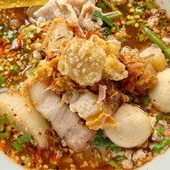 ก๋วยเตี๋ยวลูกชิ้นวังชะโอน by สี่แคว สาขารัชดา 36