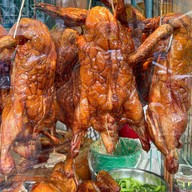 นายหมูเป็ดย่างไร้เทียมทาน