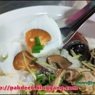 โจ๊กแต้จิ๋วหัวหิน (โจ๊กเก้าเตา) ถนนแนบเคหาสน์ ซอย.55/1 ตรงข้ามโต้รุ่งสำเพ็ง สี่แยกสะพานปลา