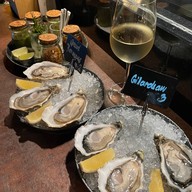 Bar D. Mare Oyster & Wine Maison hotel Sukhumvit Soi 4