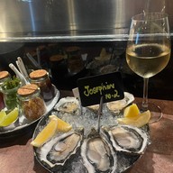 Bar D. Mare Oyster & Wine Maison hotel Sukhumvit Soi 4