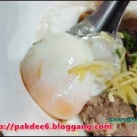โจ๊กแต้จิ๋วหัวหิน (โจ๊กเก้าเตา) ถนนแนบเคหาสน์ ซอย.55/1 ตรงข้ามโต้รุ่งสำเพ็ง สี่แยกสะพานปลา