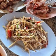 ส้มตำยายขัน(ส้มตำรถไฟลำปาง)