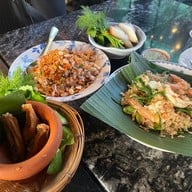 Rongros ถนนมหาราช