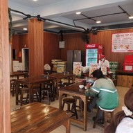 บรรยากาศ วัชร ข้าวมันไก่ สาขาภาวนา