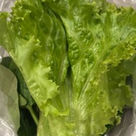 ยำแหนมข้าวทอด กุยฉ่ายทอด ลูกชิ้นทอดรสเด็ด  ขนมเบื้องคุณโฟ สาขาบรรทัดทอง