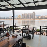 Madoo Bar by Rimkhong