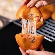 พิซ พิซ พิซซ่าทอด 🍕😋 🧀