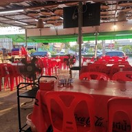 ลาบยโส ขมแป๋ตาย by ทรายมูล ฝั่งตรงข้ามโรงอาหารรามา