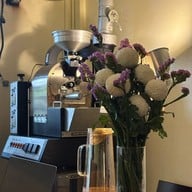 พบหน้า สีลม speciality coffee