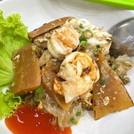 ราดหน้าพาราเมาท์ ยศเส ยศเส