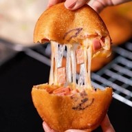 พิซ พิซ พิซซ่าทอด 🍕😋 🧀