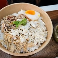 ทะเลบ้านเราซีฟู้ด ข้าวหน้าโคตรปู ข้าวไข่ข้นปู ข้าวคลุกพริกเกลือสูตรจันท์ กระเพราปู