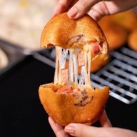 พิซ พิซ พิซซ่าทอด 🍕😋 🧀