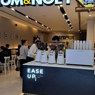 หน้าร้าน นม & เนย ซีคอนสแควร์  ถ.ศรีนครินทร์