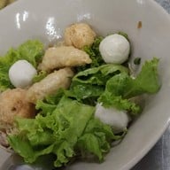 เมนูของร้าน ก๋วยเตี๋ยวแคะ สุชาดา(จู)วรจักร (คลองถม) คลองถม