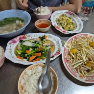 ต้มยำ /ตามสั่ง ทุกอย่าง 40 ปากซอยท่าดินแดง 10