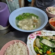 ต้มยำ /ตามสั่ง ทุกอย่าง 40 ปากซอยท่าดินแดง 10