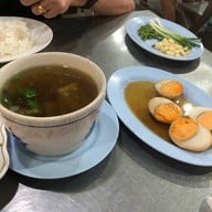 ข้าวขาหมูบางหว้า นายต๋อง หนองดินแดง