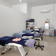 บรรยากาศ พี่กุ้งกดสิวสาขาโกสุมรวมใจ กดสิวดอนเมือง