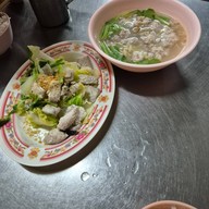 ต้มยำ /ตามสั่ง ทุกอย่าง 40 ปากซอยท่าดินแดง 10