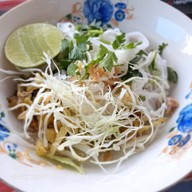 ร้าน ในซอย ข้าวซอยไก่ ขนมจีนน้ำเงี้ยว