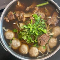 เตี๋ยวตุ๋น โคตรเนื้อ{ حلال } by คุ้มอาดัม ปั๊มน้ำมันบางจาก บ้านเก่า-พานทอง