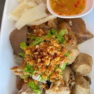 เตี๋ยวตุ๋น โคตรเนื้อ{ حلال } by คุ้มอาดัม ปั๊มน้ำมันบางจาก บ้านเก่า-พานทอง