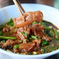 เตี๋ยวตุ๋น โคตรเนื้อ{ حلال } by คุ้มอาดัม ปั๊มน้ำมันบางจาก บ้านเก่า-พานทอง