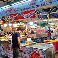 ช้างเผือกกุ้งเป็น กุ้งเผาและอาหารทะเล ตลาดอิ่มเอม สระบุรี