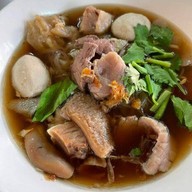 เตี๋ยวตุ๋น โคตรเนื้อ{ حلال } by คุ้มอาดัม ปั๊มน้ำมันบางจาก บ้านเก่า-พานทอง