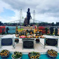 อนุสาวรีย์พระนางจามเทวี
