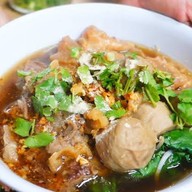 เตี๋ยวตุ๋น โคตรเนื้อ{ حلال } by คุ้มอาดัม ปั๊มน้ำมันบางจาก บ้านเก่า-พานทอง