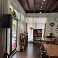 Knock Knock Cafe & Bar -