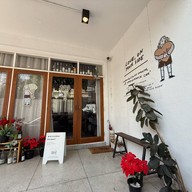 Knock Knock Cafe & Bar -