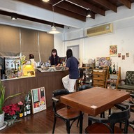 Knock Knock Cafe & Bar -