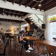 Knock Knock Cafe & Bar -
