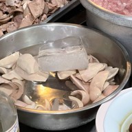 เต่าโภชนา (ตำนานต้มเลือดหมู 52 ปี & หมี่คลุก & ลูกชิ้นราชวัตร)