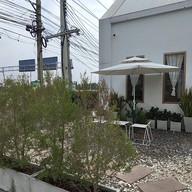 หน้าร้าน Inthanin Coffee ตลาดนพวงศ์