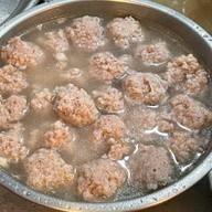 เมนูของร้าน เต่าโภชนา (ตำนานต้มเลือดหมู 52 ปี & หมี่คลุก & ลูกชิ้นราชวัตร)