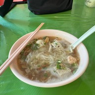 เมนูของร้าน คุณแดงก๋วยจั๊บญวน วังหลัง