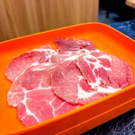 หมูสองชั้น เดอะ พร้อม ดินแดง