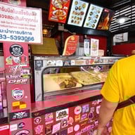 หน้าร้าน ไก่ทอดเดชา ชีอุทิศ