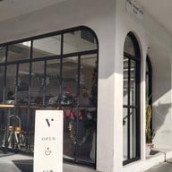 หน้าร้าน Varen BKK Varen BKK