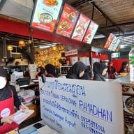 บรรยากาศ ไก่ทอดเดชา ชีอุทิศ