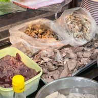 เต่าโภชนา (ตำนานต้มเลือดหมู 52 ปี & หมี่คลุก & ลูกชิ้นราชวัตร)